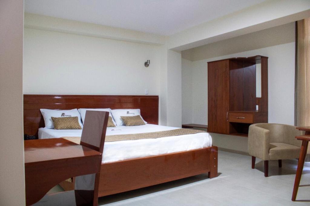 Hotel Americano Хаен Екстериор снимка