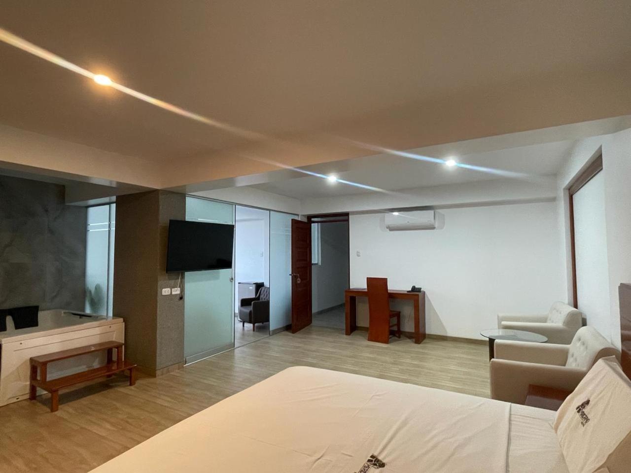 Hotel Americano Хаен Екстериор снимка