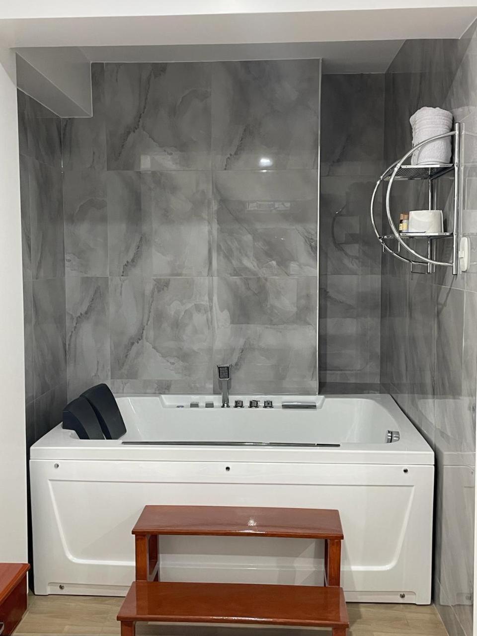 Hotel Americano Хаен Екстериор снимка